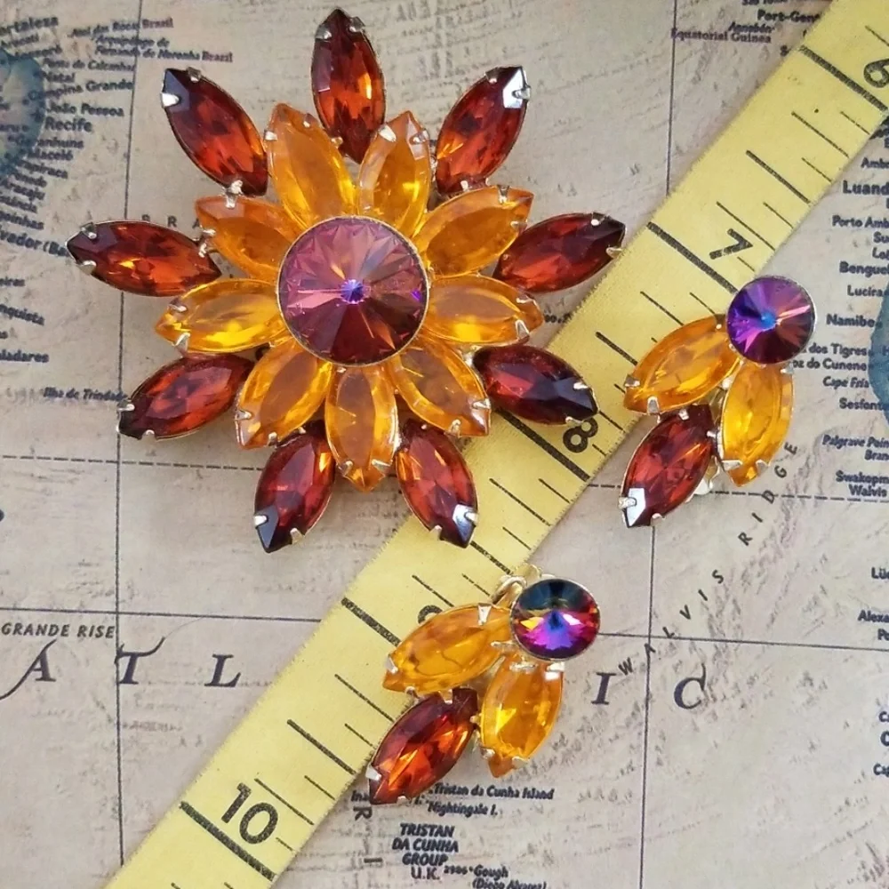 Vintage petal clip